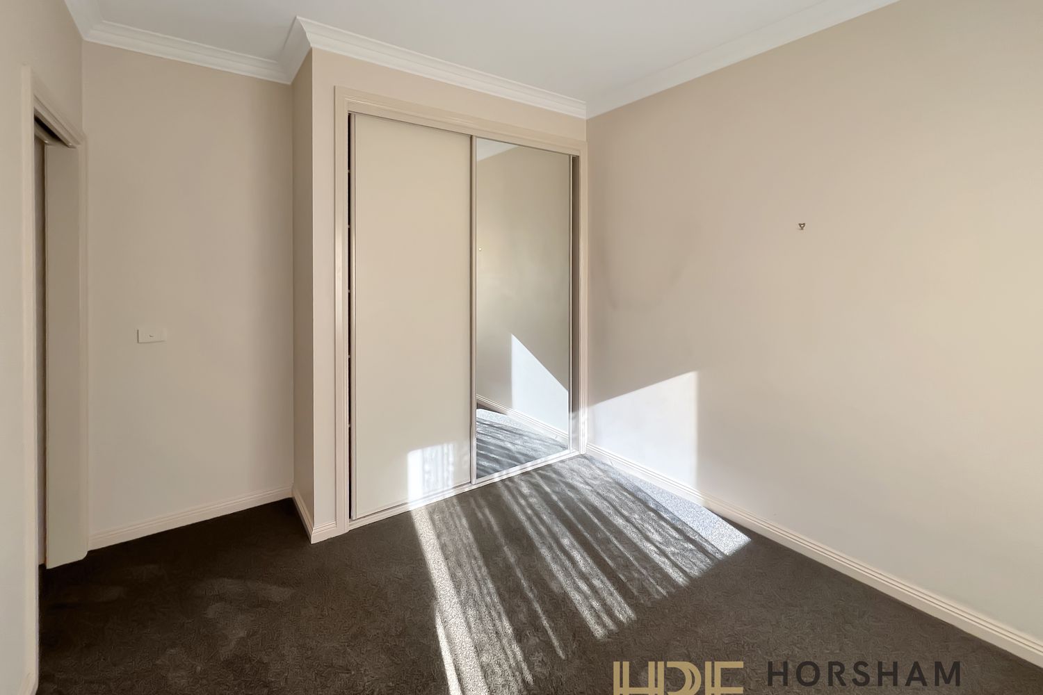 1 / 8 Dougherty Street, Horsham
