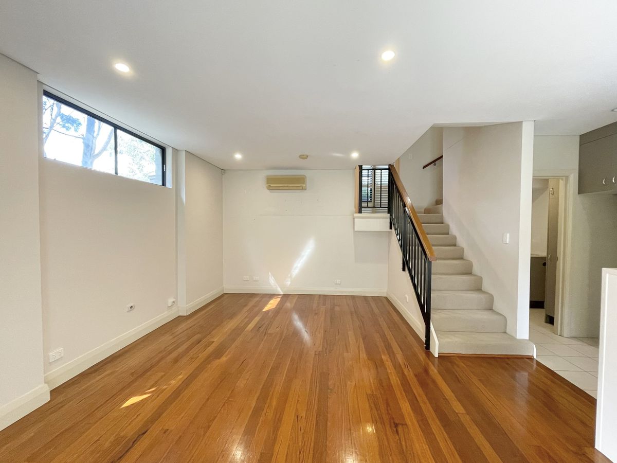 1 / 2 Armstrong Street, Willoughby