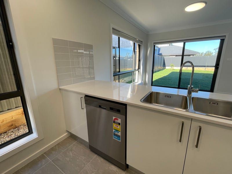 30 Swift Avenue, Leppington