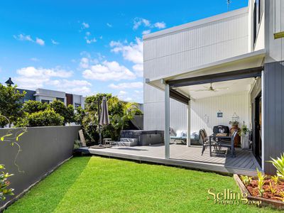 7 Marina Court, Hope Island