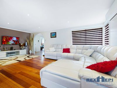 72 Oaktree Drive, Hampton Park