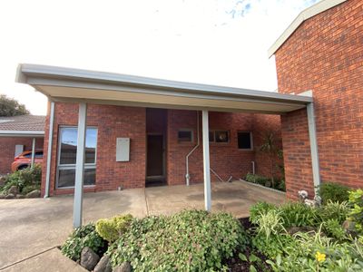 2 / 5 Dewan Avenue, Werribee