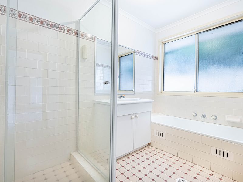 63 Thompson Crescent, Glenwood