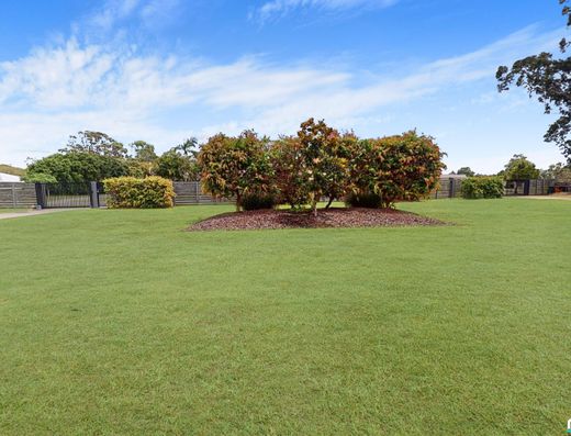 This is the life...Exceptional Cooroibah Home image 30