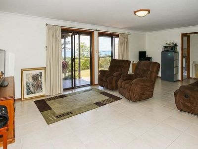 2 Tradewind Close, River Heads