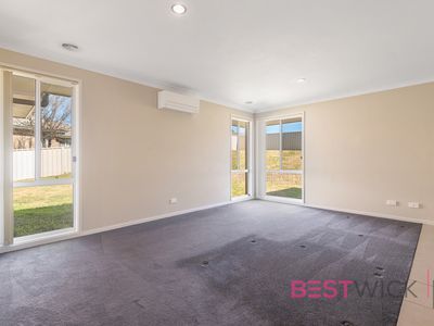 2 Lovejoy Avenue, Blayney