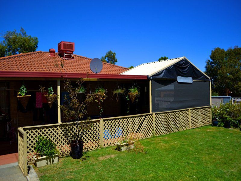 11 Lewis Jones Cross, Stratton