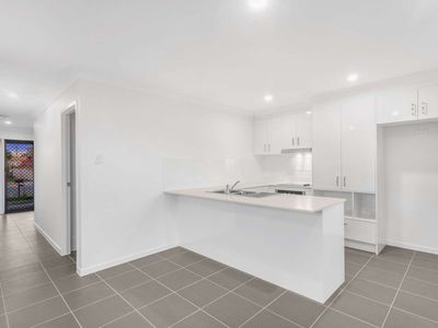 10 / 15 Waratah Way, Morayfield