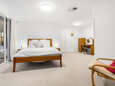 31 Simmonds Parade, Winthrop