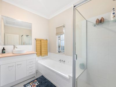60 Lisson Grove, Wooloowin