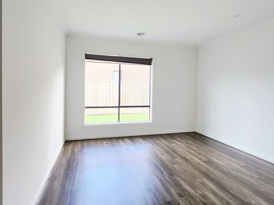 95 Holyoake Parade, Manor Lakes