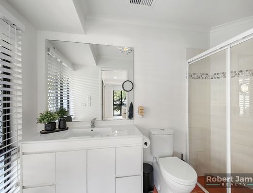 UNIQUE DUAL LIVING AT ITS BEST image 17