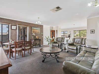 2 / 85 Cambridge Drive, Mansfield