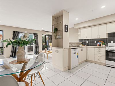2 / 384 Madras Street, City Centre
