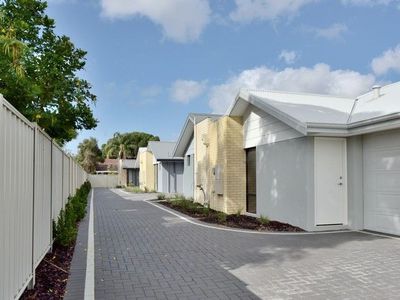 2 / 4 Balfour Road, Swan View