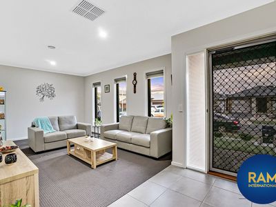 10 Tomago Street, Tarneit