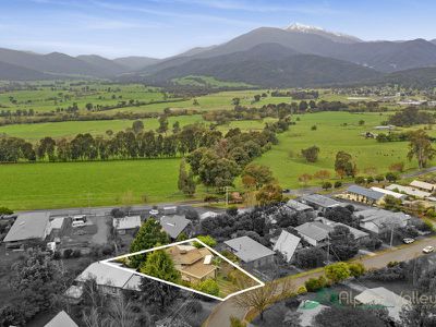 13 Coolumbooka Avenue, Tawonga South