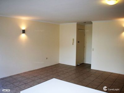 8 / 26 Labrador Street, Labrador