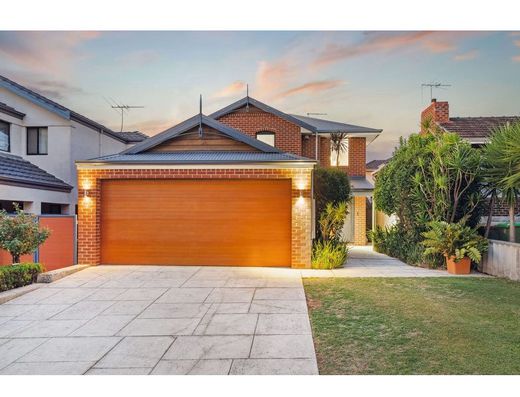 Spacious Family Home with Pool & Alfresco Living in Prime Location!

