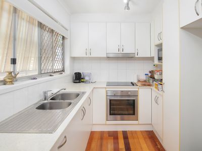 11 Nerang Broadbeach Road, Nerang