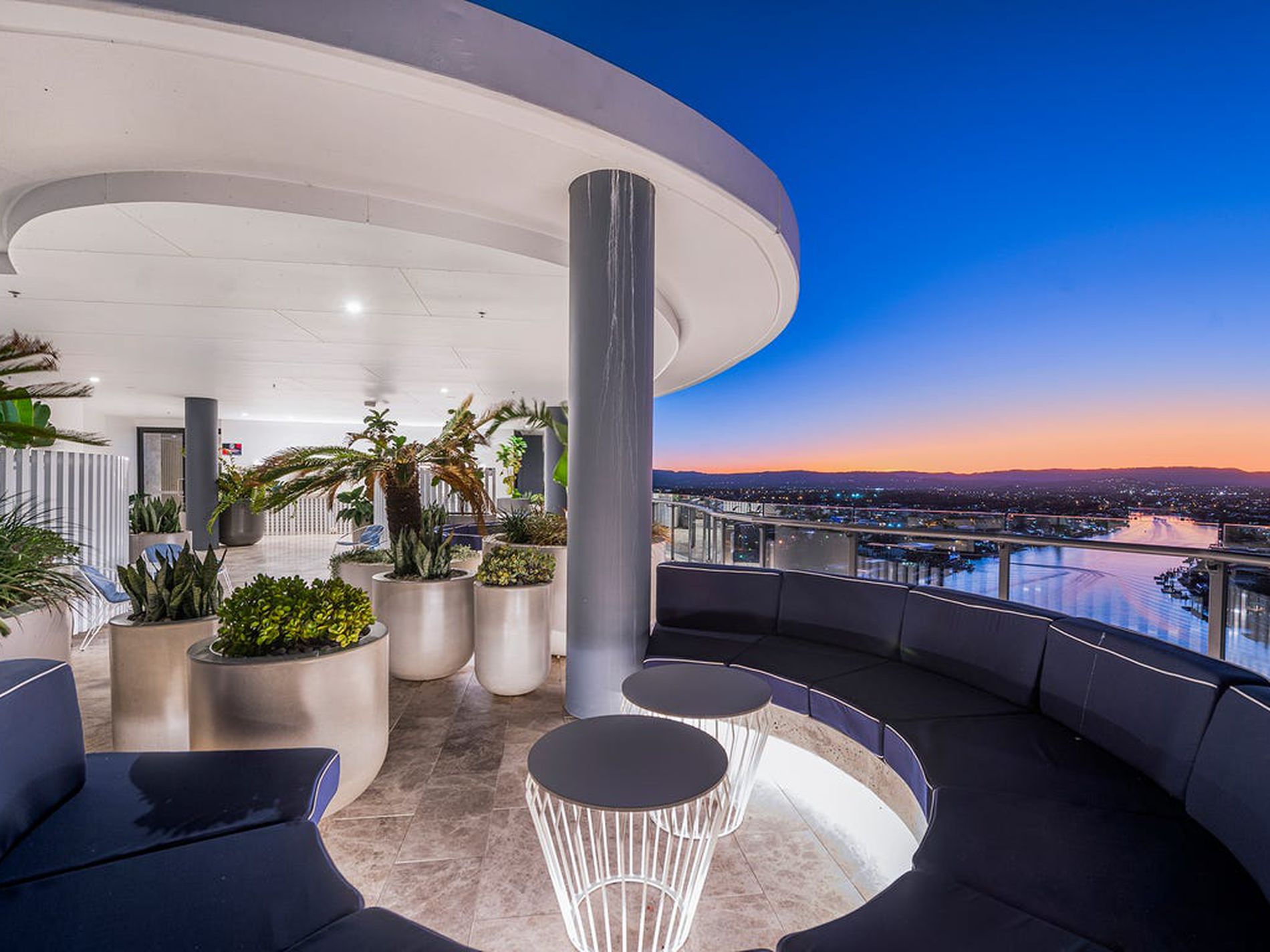 502 / 15 Cannes Avenue, Surfers Paradise