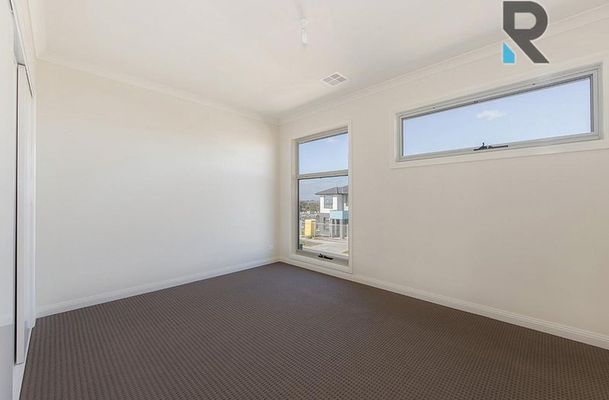 4 Frontier Avenue, Greenvale