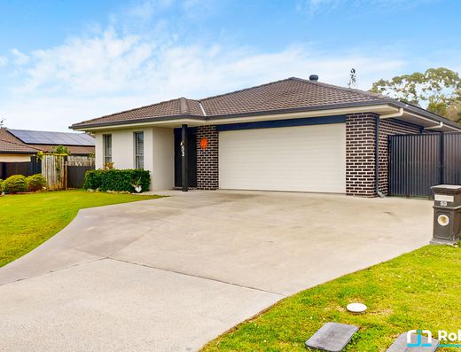 Spacious Family Living with Side Access and a Large Shed image 2