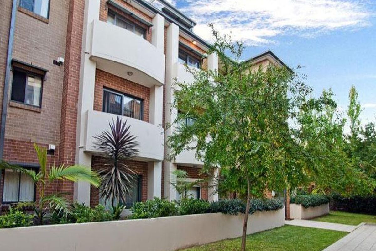 038 / 9-17 Eastbourne Road, Homebush West