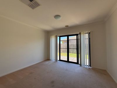 18 Hiddick Road, Point Cook