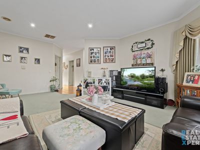5 Geoffrey Court, Narre Warren