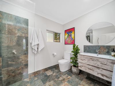 2 / 5 Ireland Crescent, Whitfield