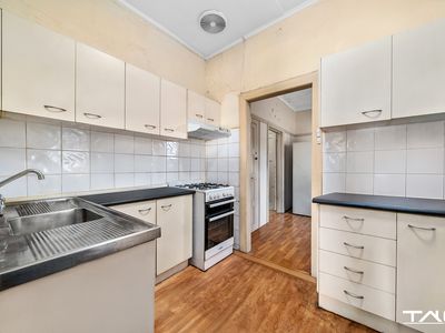 27 Hawkesbury Road, Westmead