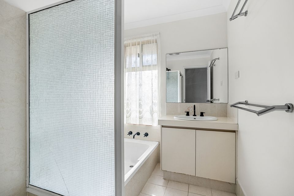 24 MANLY CRESCENT, Warnbro
