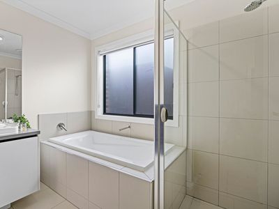 5 Catalonia Avenue, Munno Para West