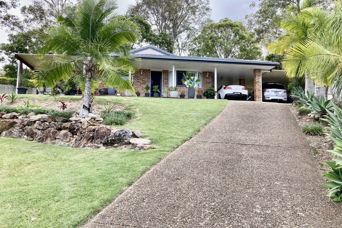 Beautifully presented lowset brick home with plenty of parking in Mount Warren Park