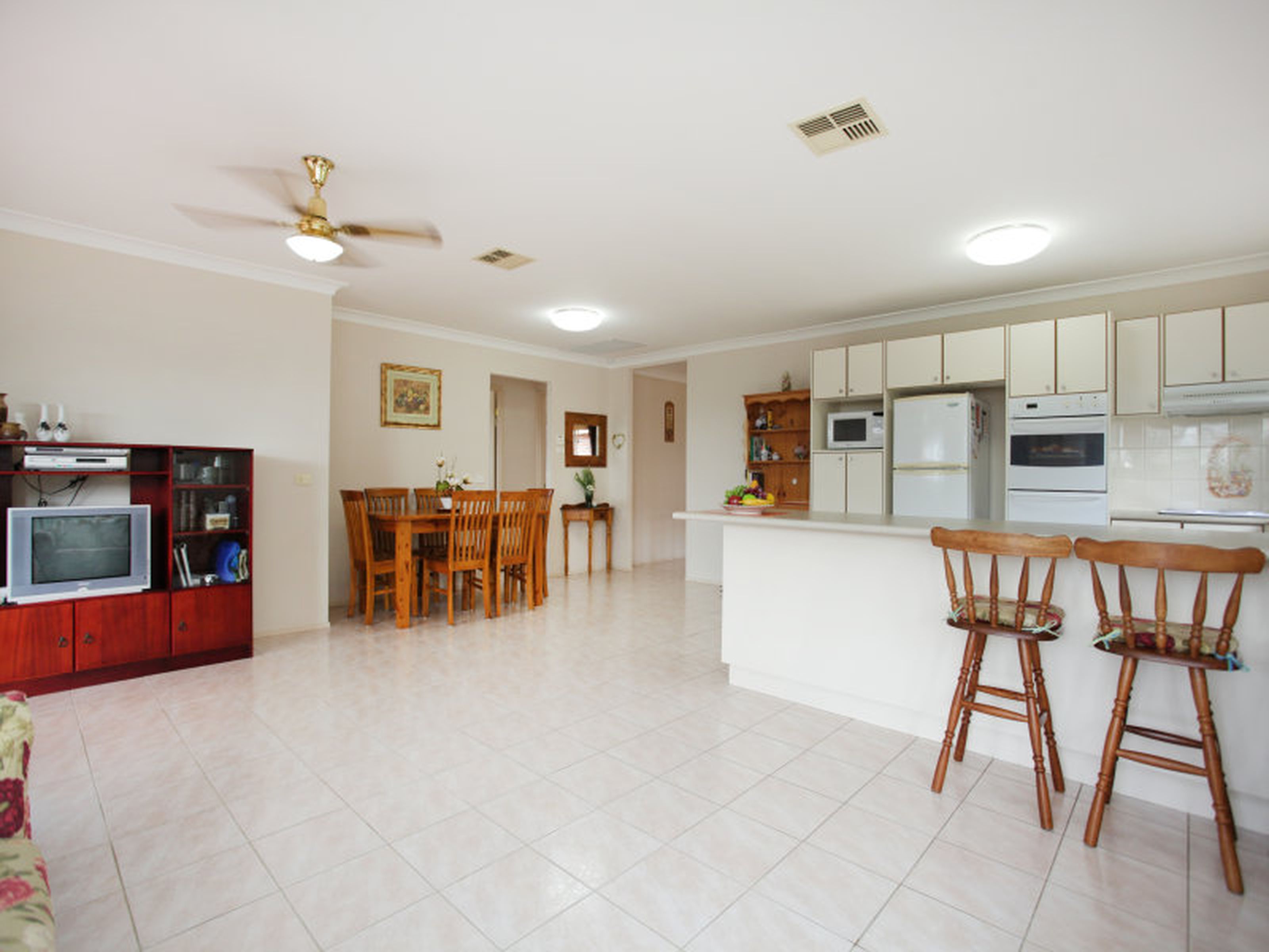 8 Sorenson Crescent, GLENMORE PARK