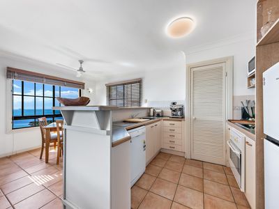 12 / 12 Golden Orchid Drive, Airlie Beach