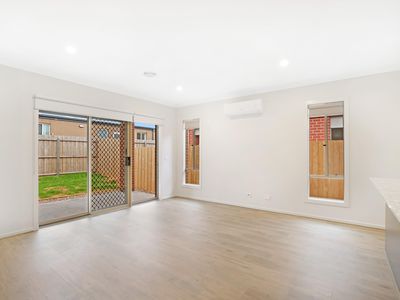 18 Marriott Blvd, Weir Views