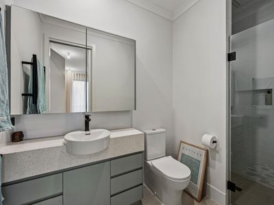2 John Mckinna Circuit, Taperoo