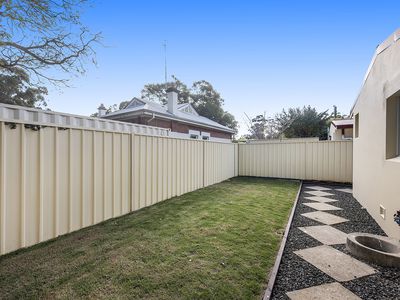 21 Sutherland Close North, Guildford