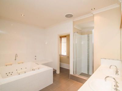 31 Birmingham Parade, Piara Waters