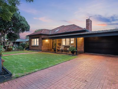 2 Warwick Avenue, North Brighton