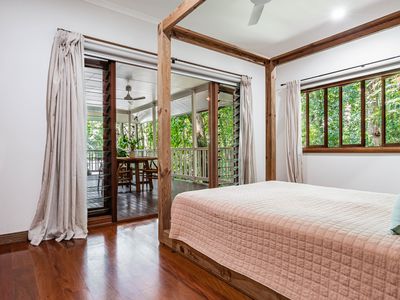 11 Cananga Close, Kamerunga