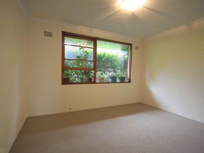 10 / 1 Gray Crescent, Eastlakes