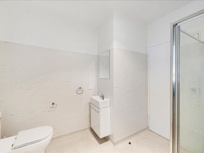 2 / 99 Cleeland Street, Dandenong