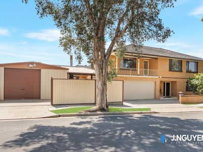 2 Drummoyne Crescent, St Johns Park