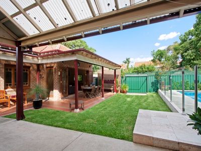 2 Creewood St, Concord