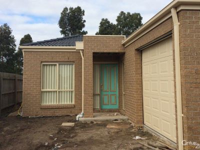 2 / 6 Gray Street, Cranbourne North