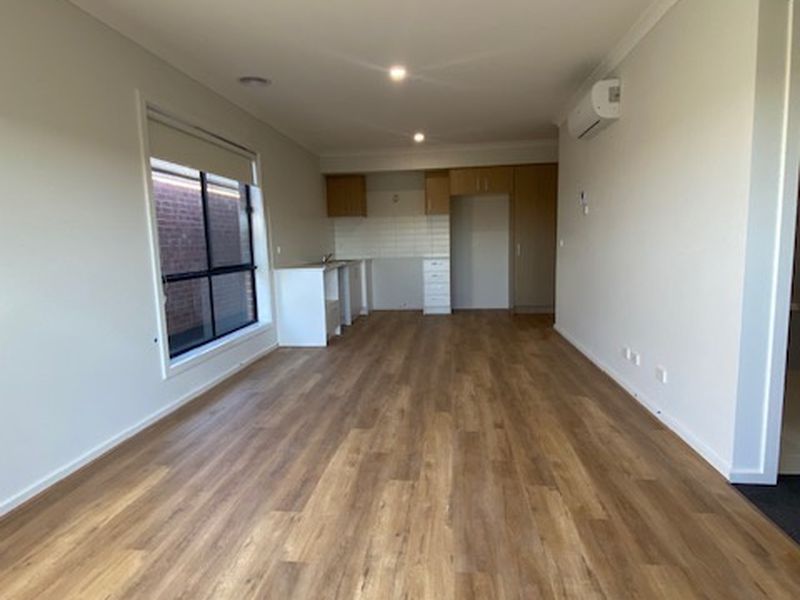 81 Madeira Dr, Truganina