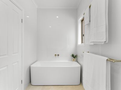 2 Nunyara Crescent, Belair